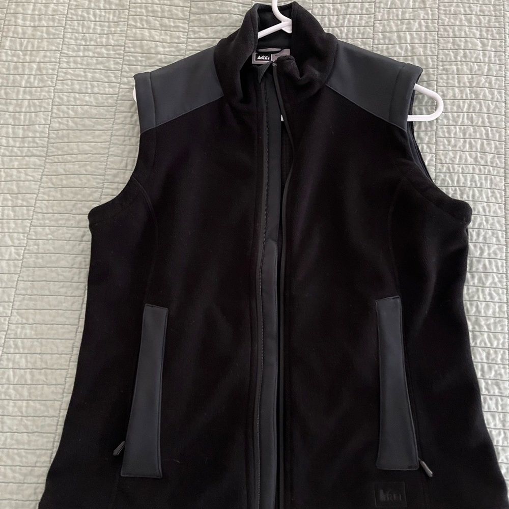 Fleece Vest by REI, Black, Women’s Medium. - Picture 4 of 5